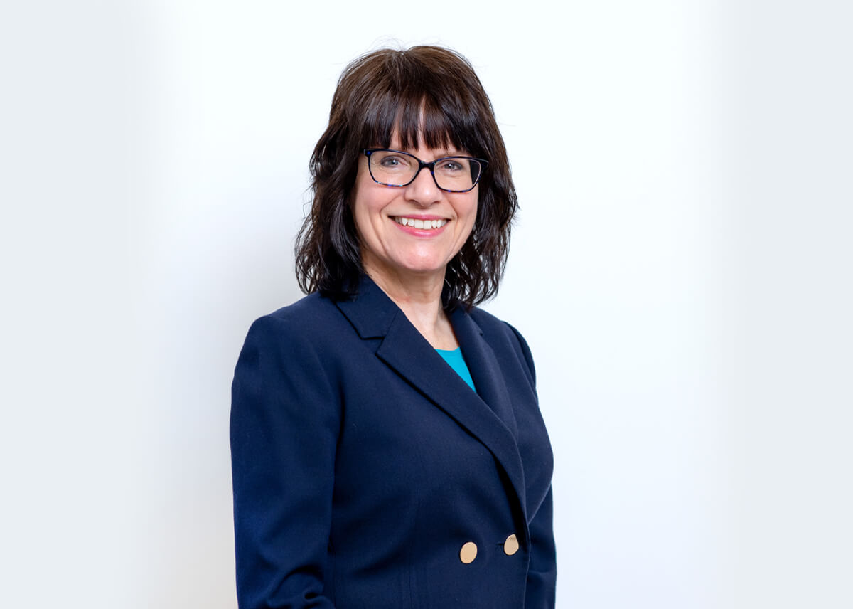 Professional headshot photo of Carrie Fellon, Agili Financial Strategist.